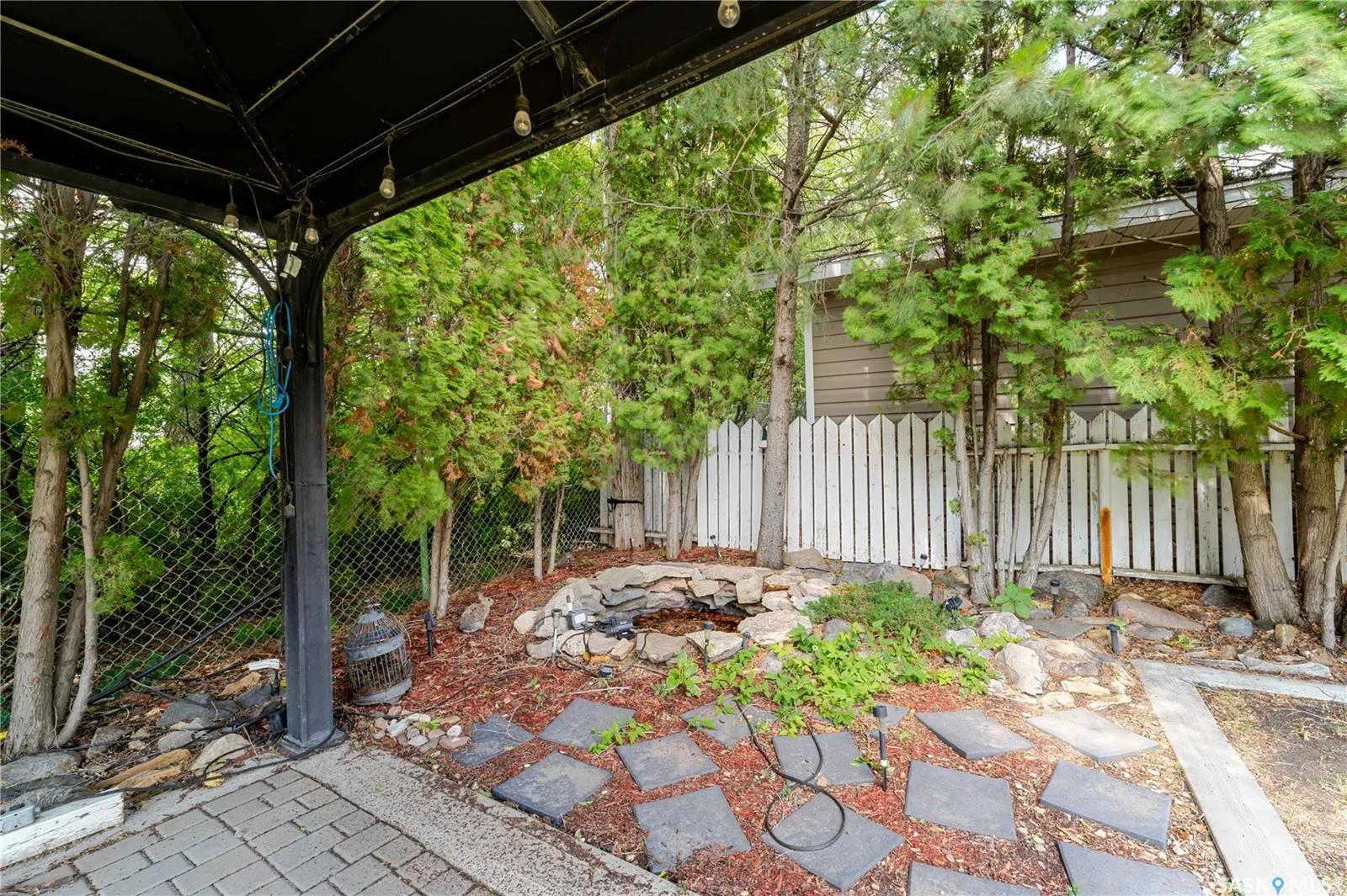 1014 Hopkins CRESCENT
