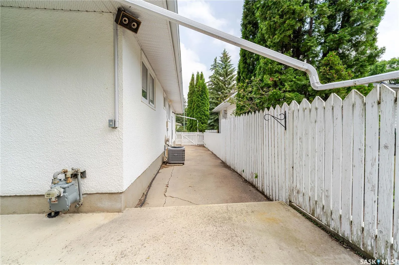 1014 Hopkins CRESCENT