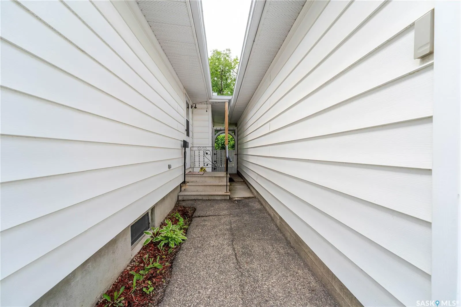 1014 Hopkins CRESCENT