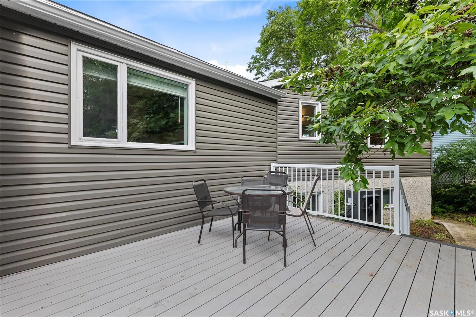 342 4th STREET E