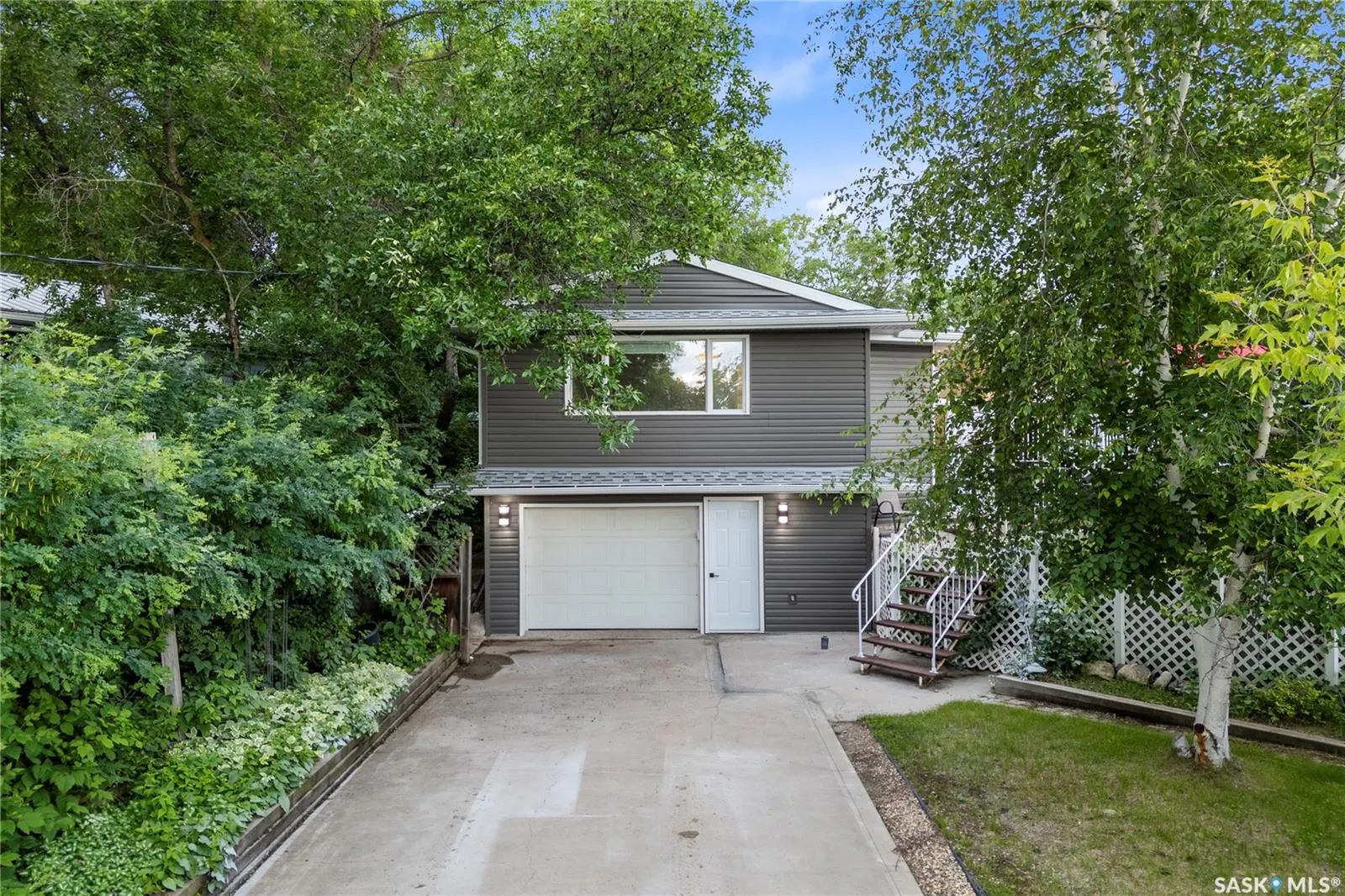 342 4th STREET E