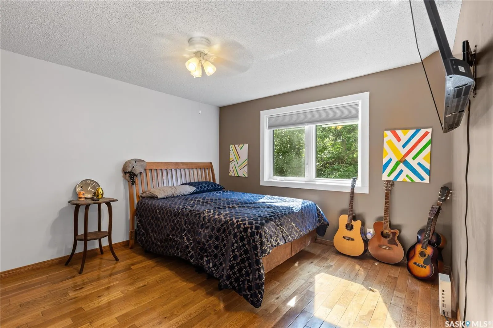 342 4th STREET E