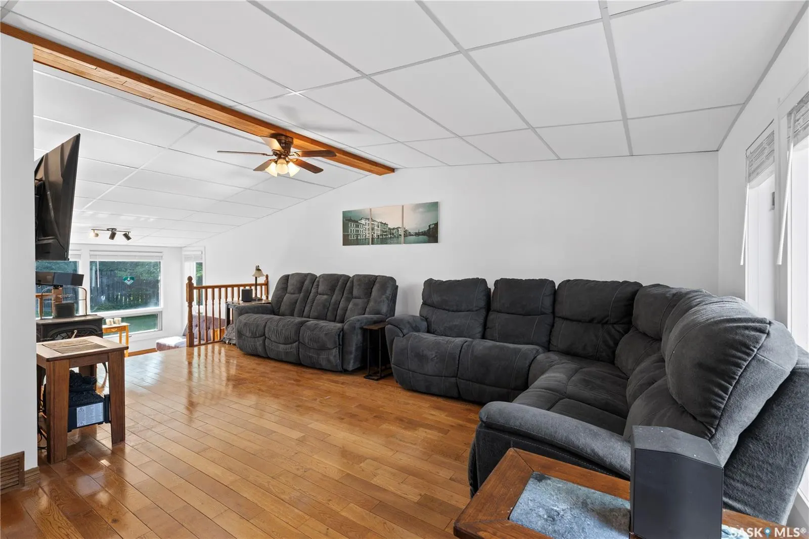 342 4th STREET E