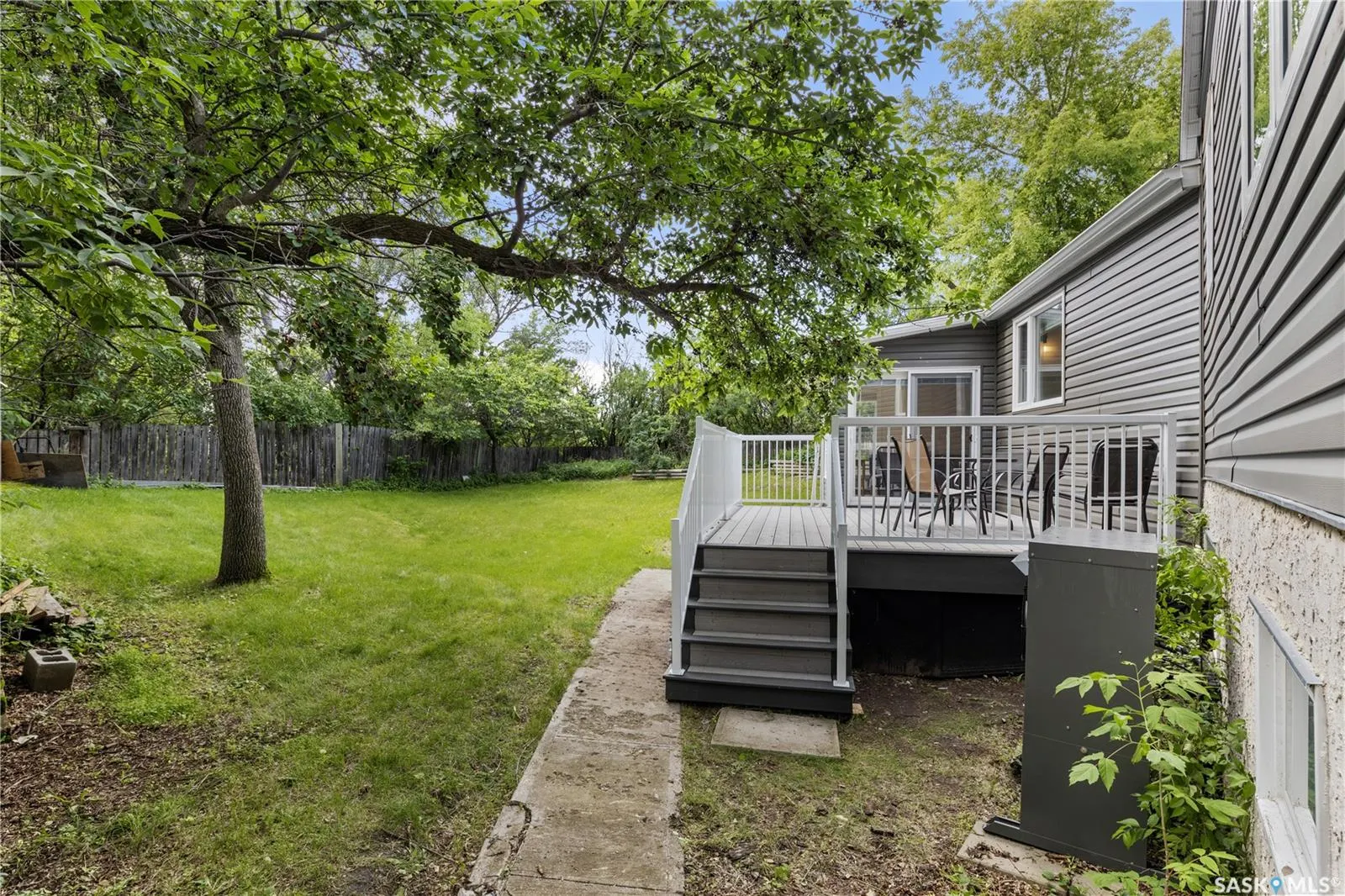 342 4th STREET E