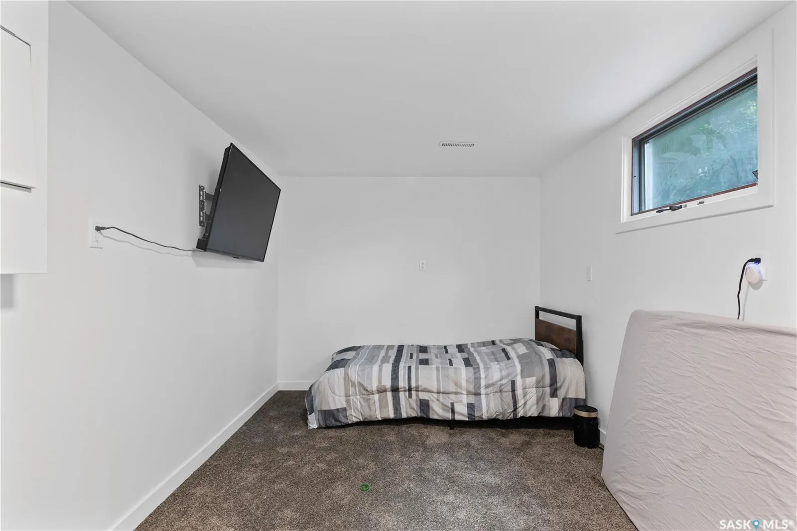 342 4th STREET E