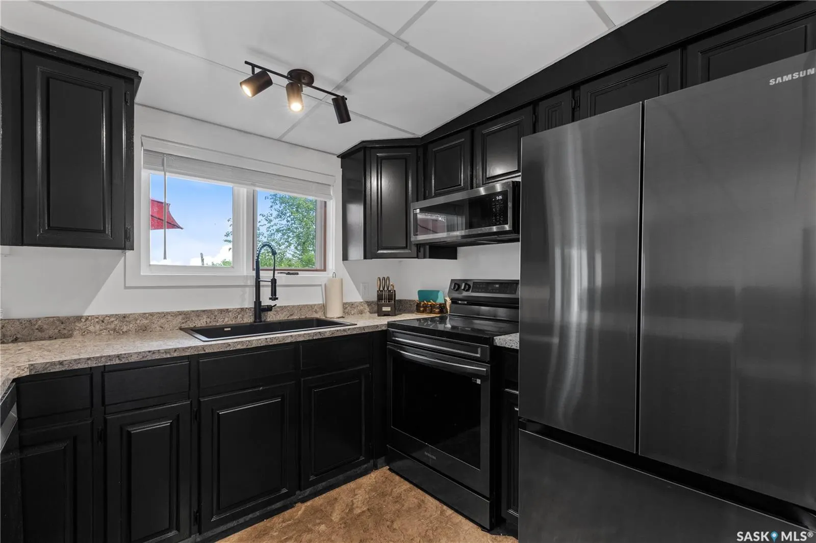 342 4th STREET E