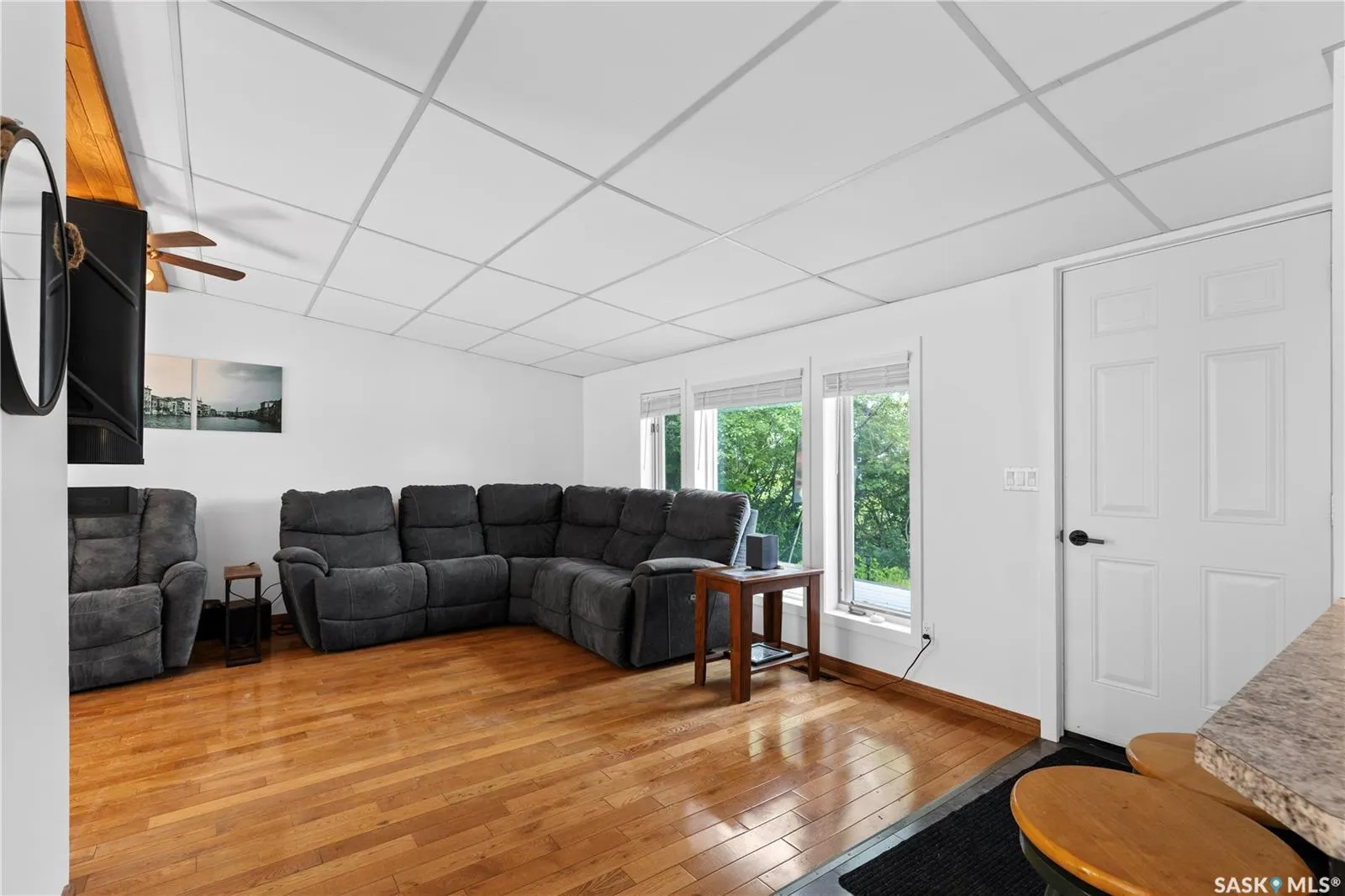 342 4th STREET E