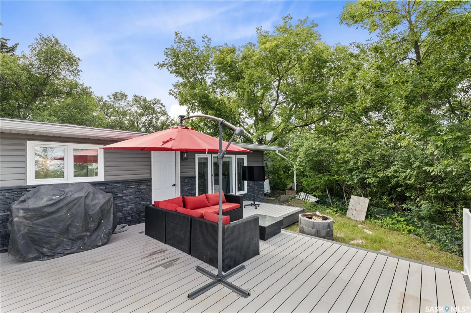 342 4th STREET E