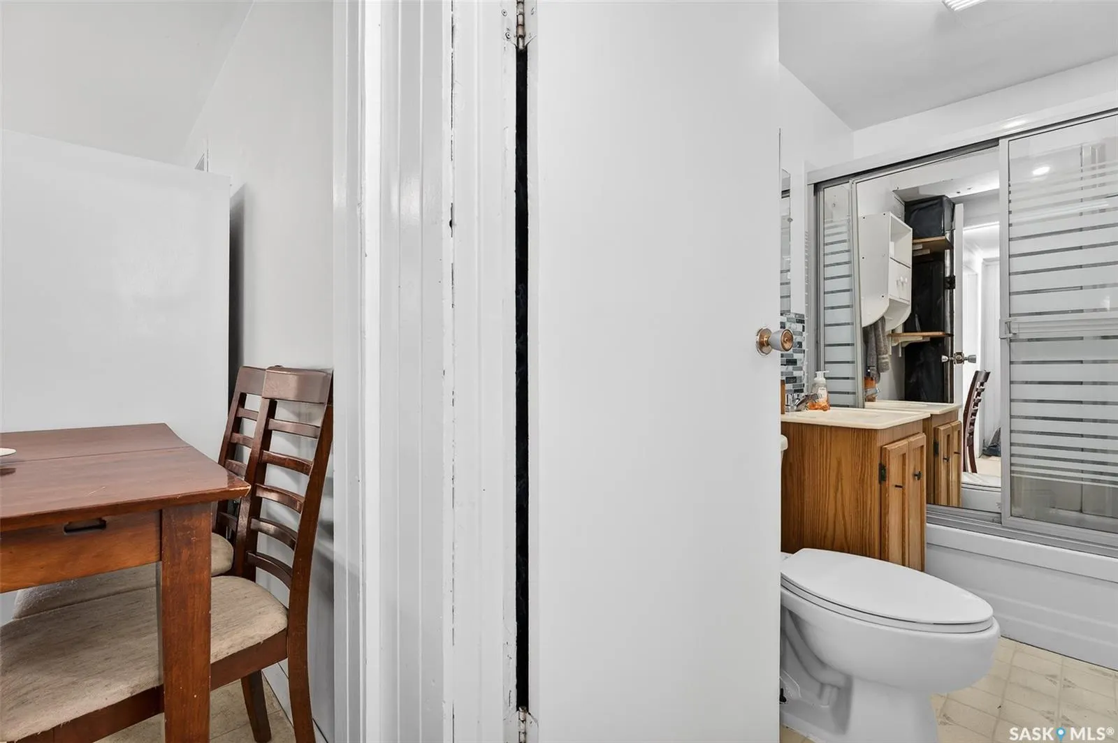 528 Ominica STREET E