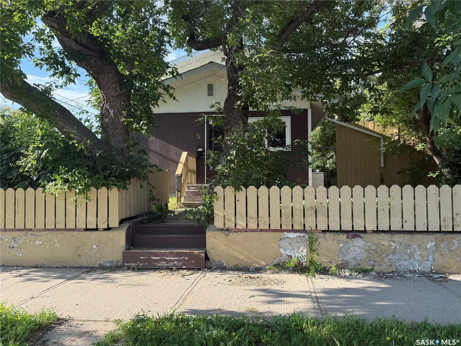 25 Home STREET W