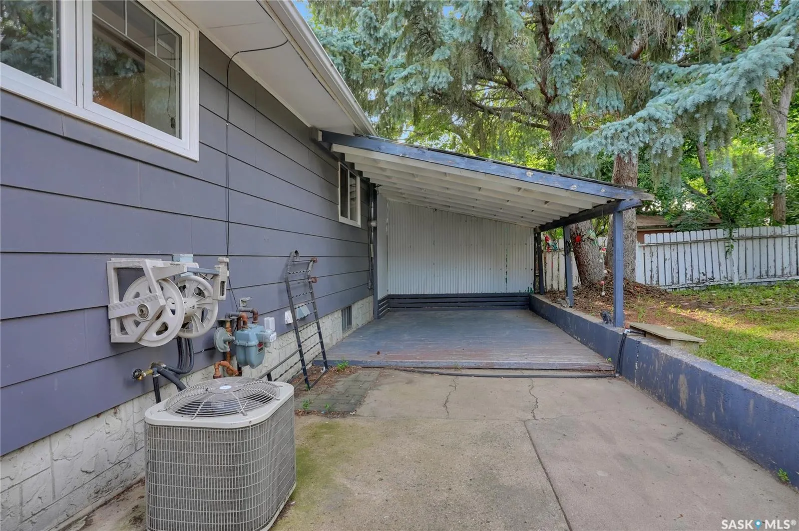 1228 Athabasca STREET W
