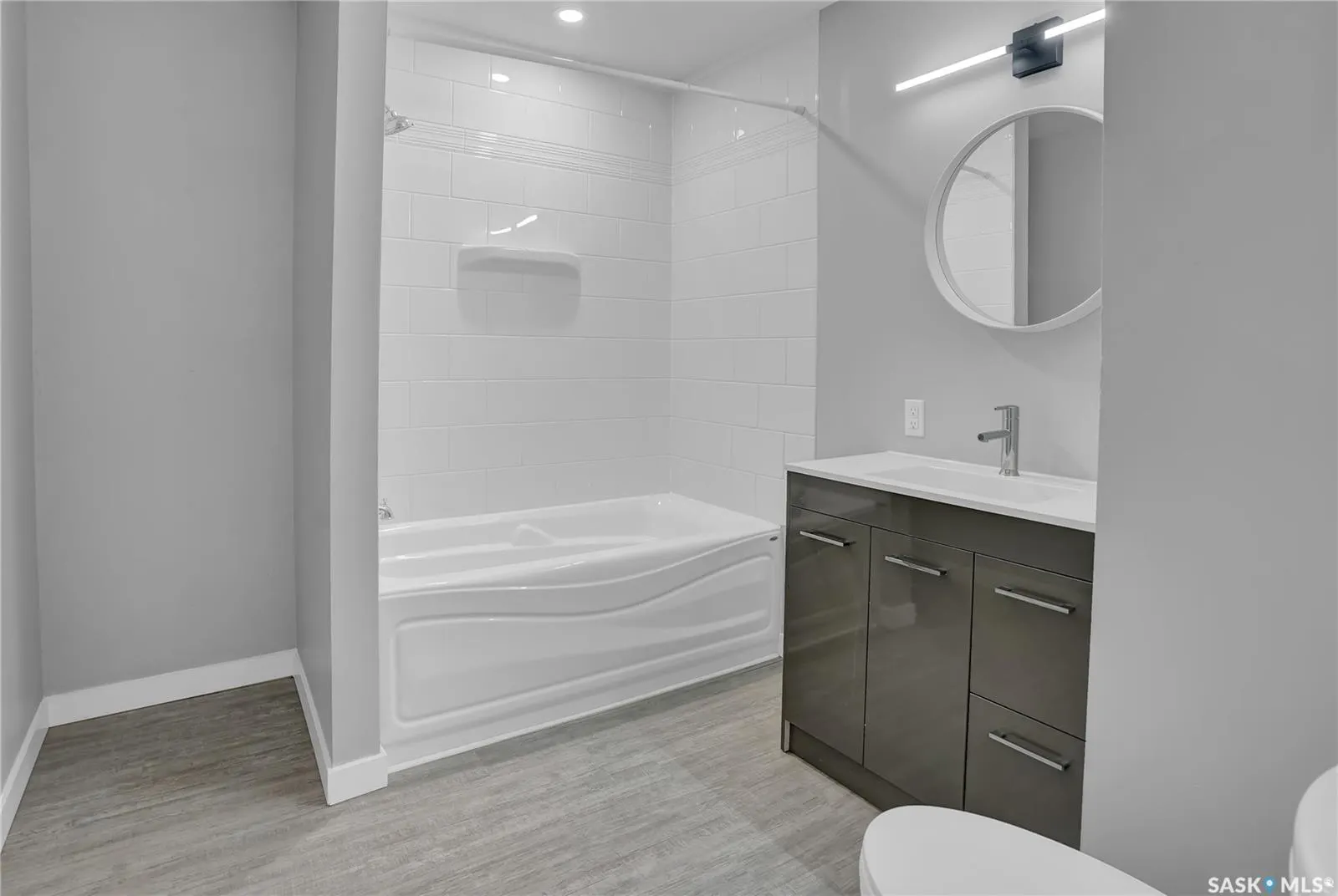 1228 Athabasca STREET W