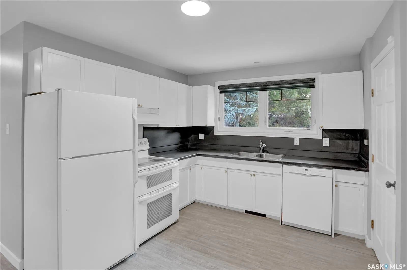 1228 Athabasca STREET W