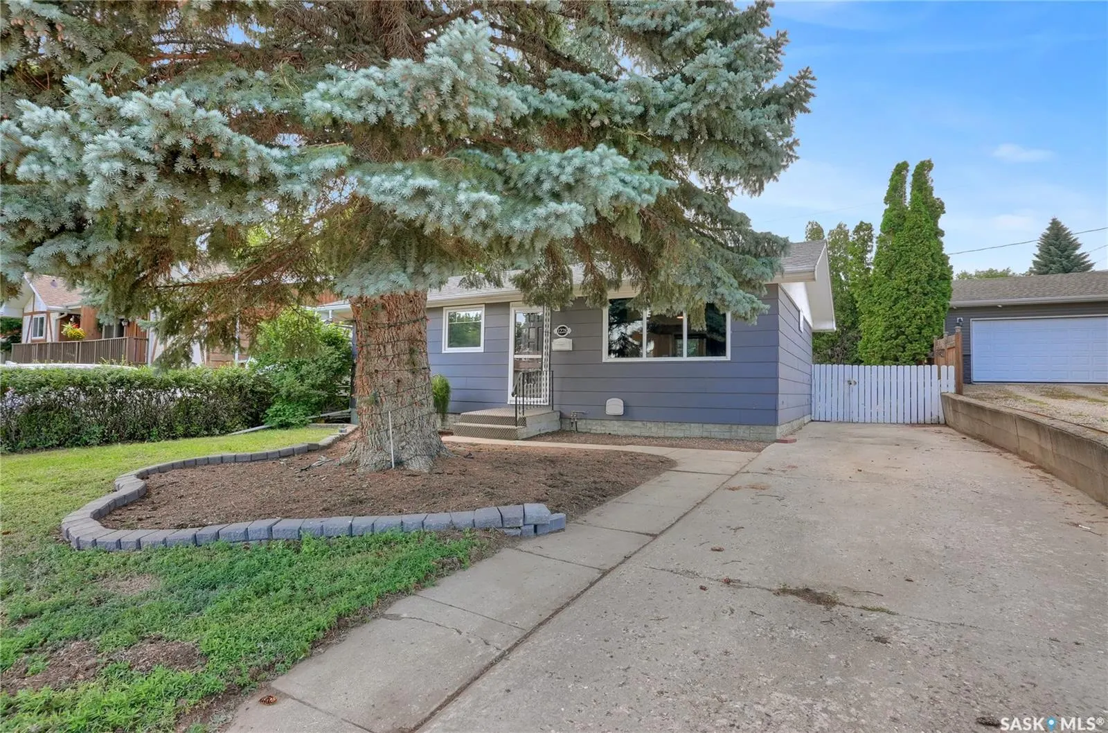 1228 Athabasca STREET W