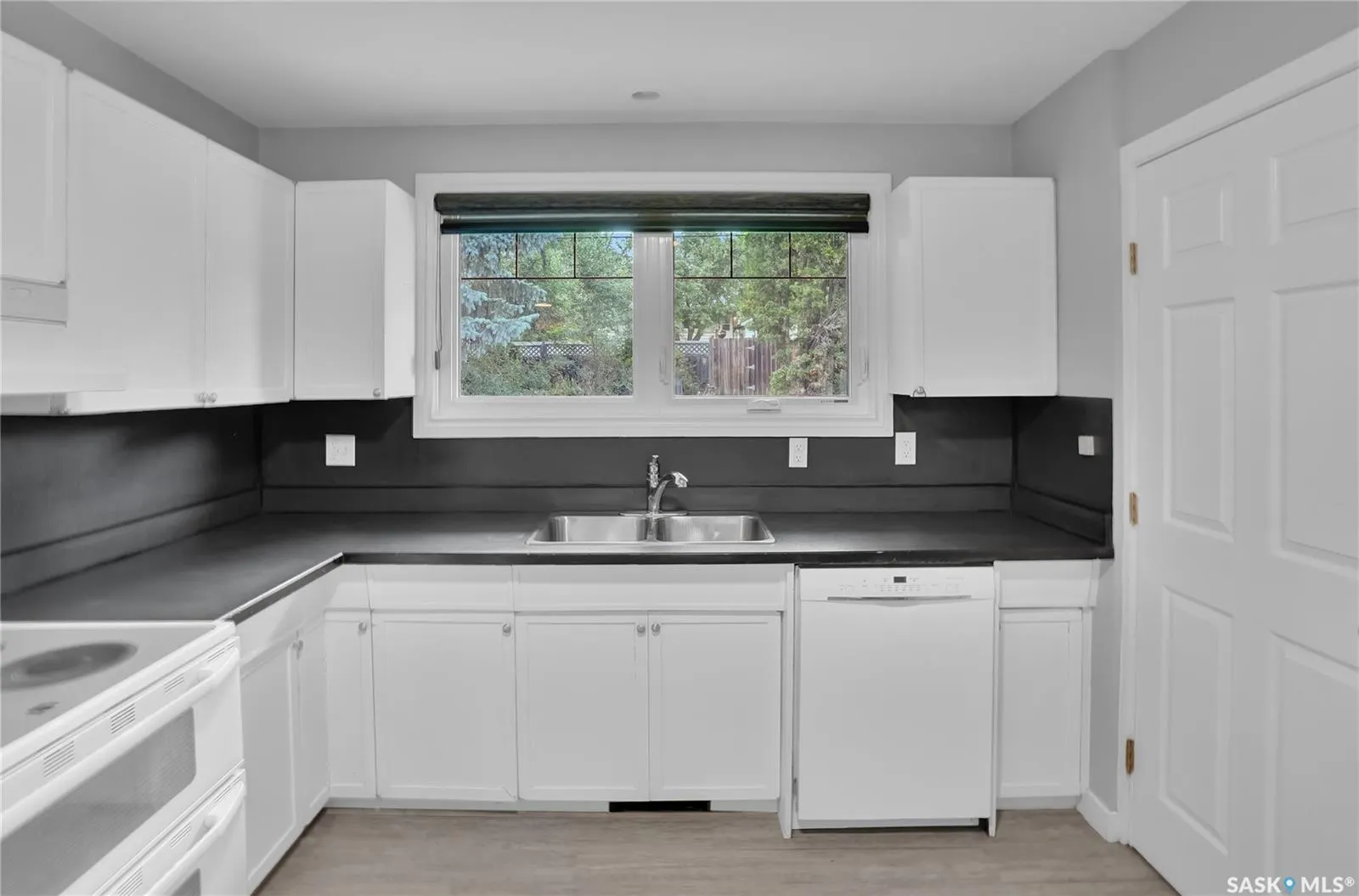 1228 Athabasca STREET W