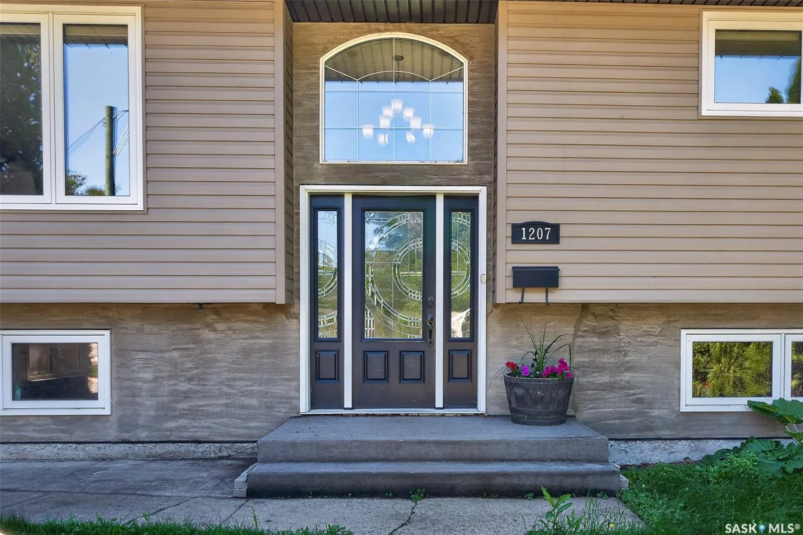1207 Grandview STREET W