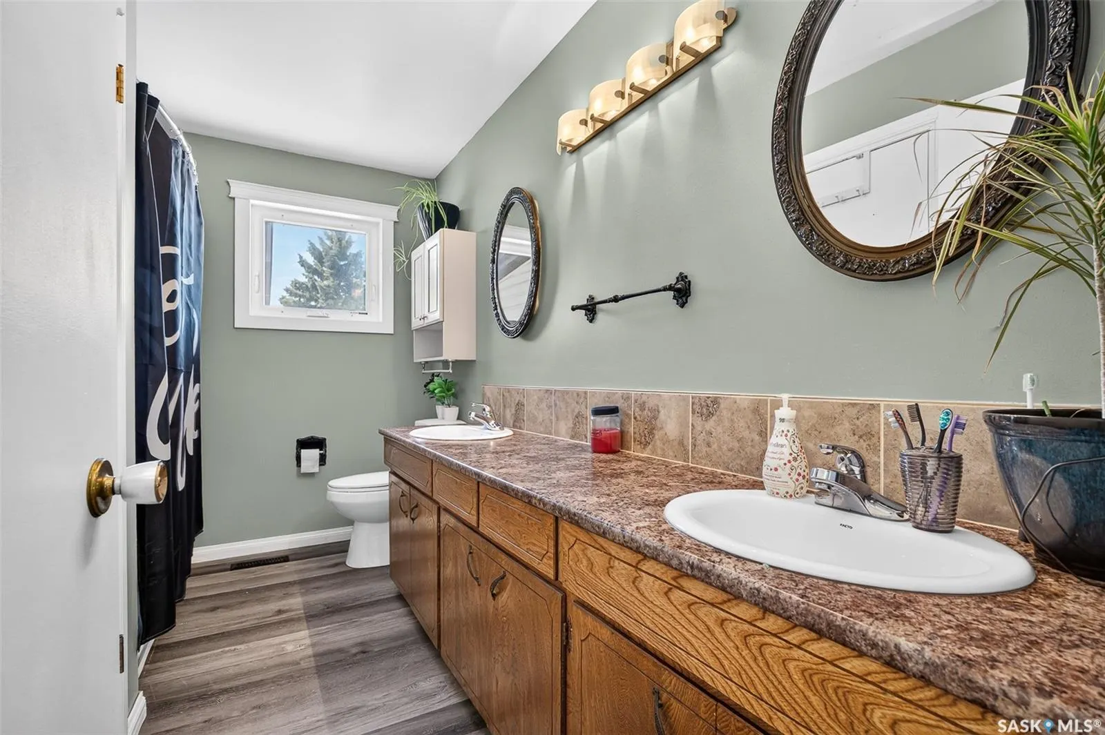 1207 Grandview STREET W