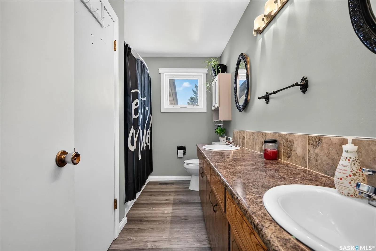 1207 Grandview STREET W
