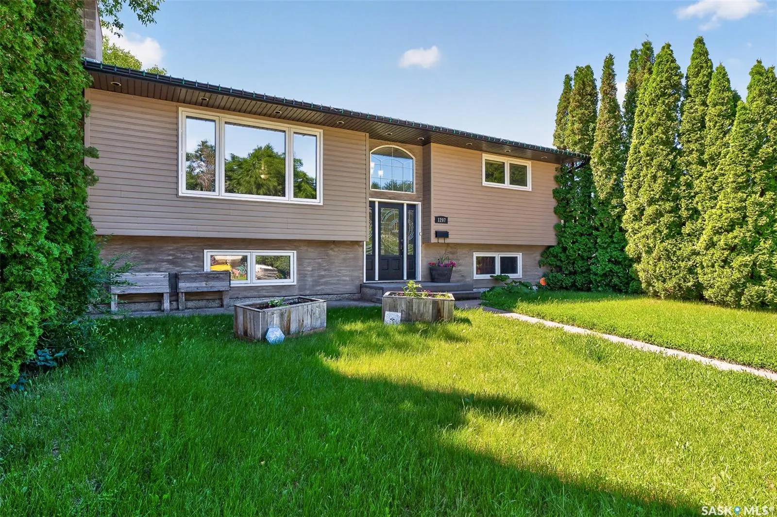 1207 Grandview STREET W
