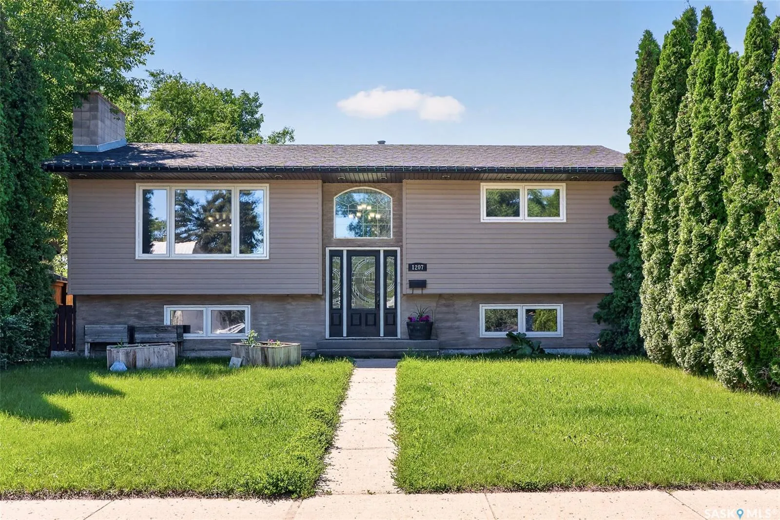 1207 Grandview STREET W