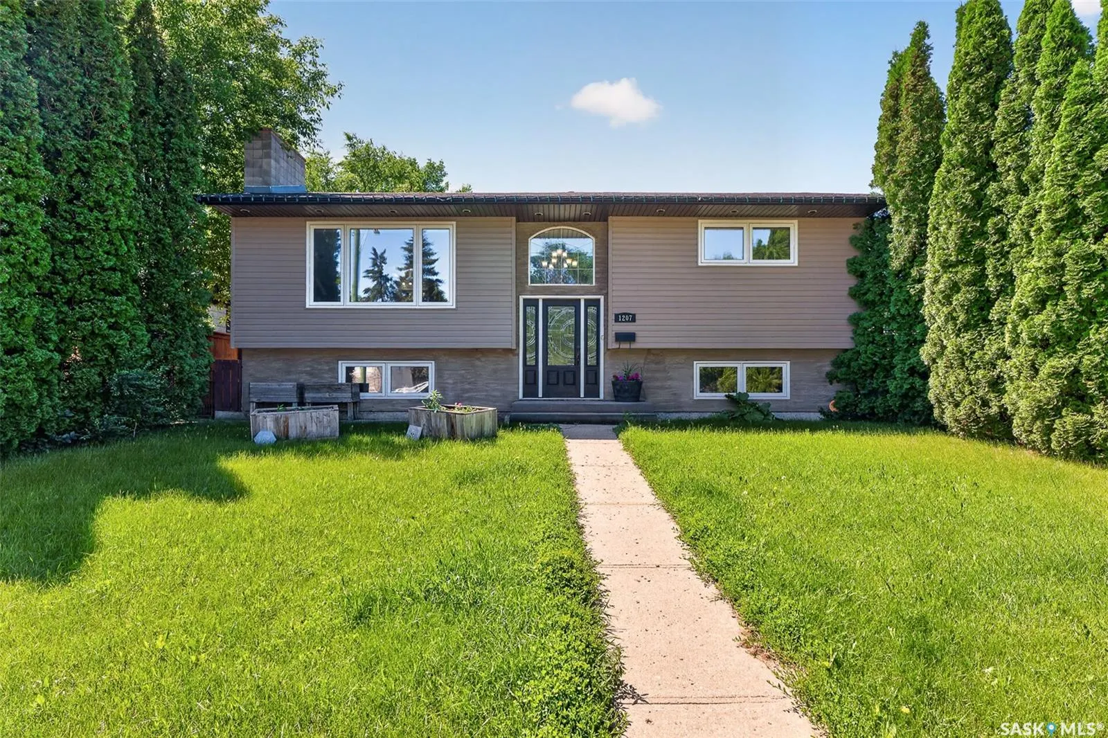 1207 Grandview STREET W