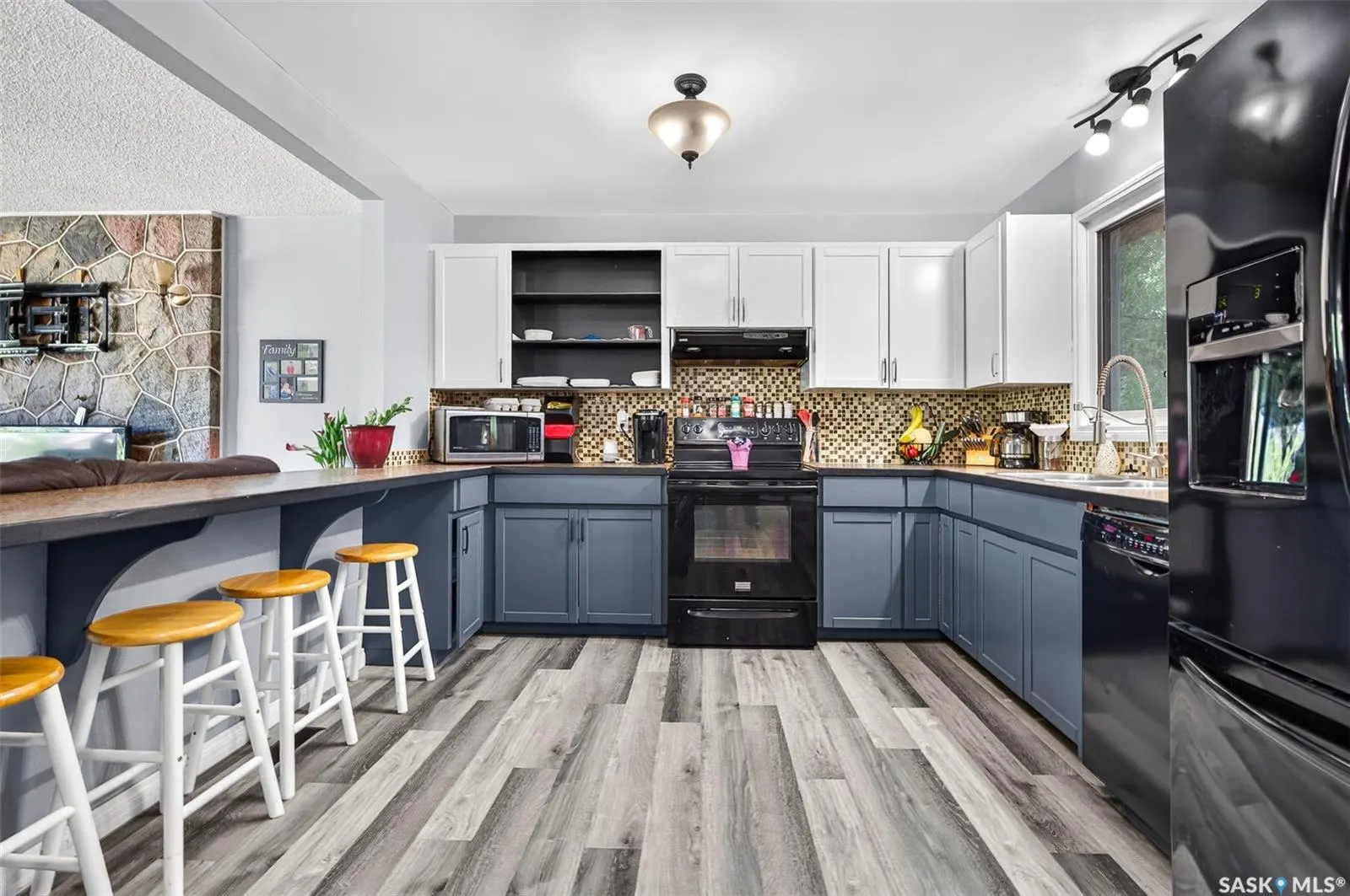 1207 Grandview STREET W
