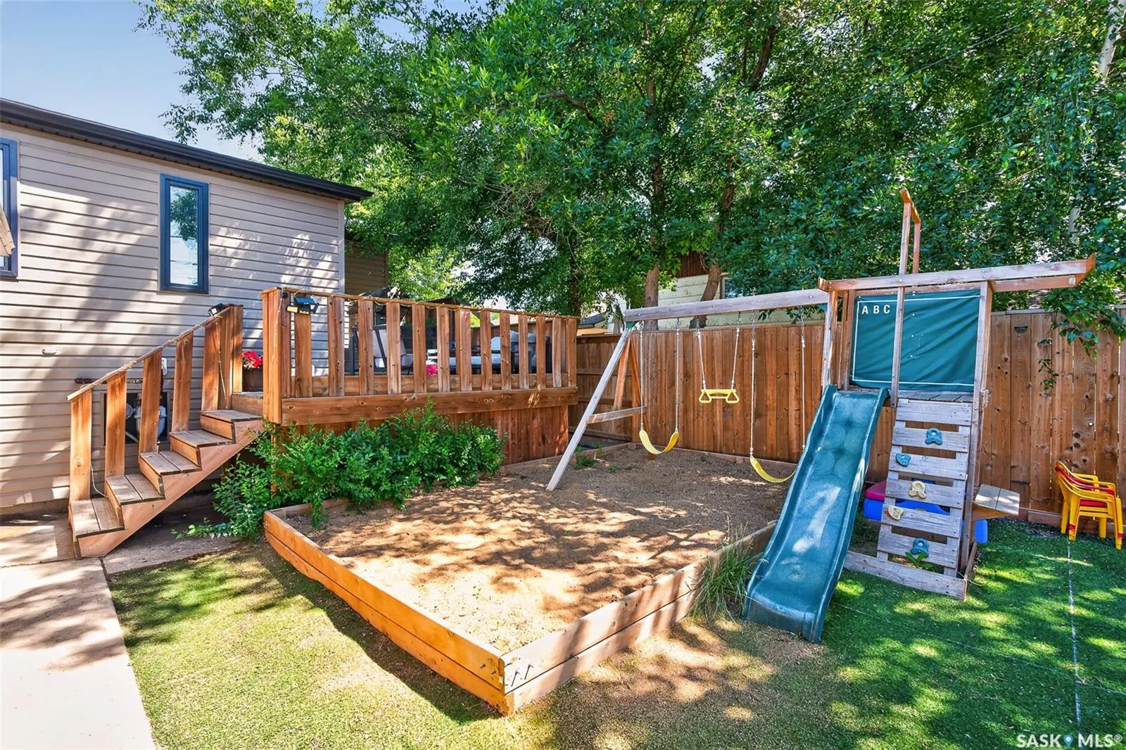 1207 Grandview STREET W