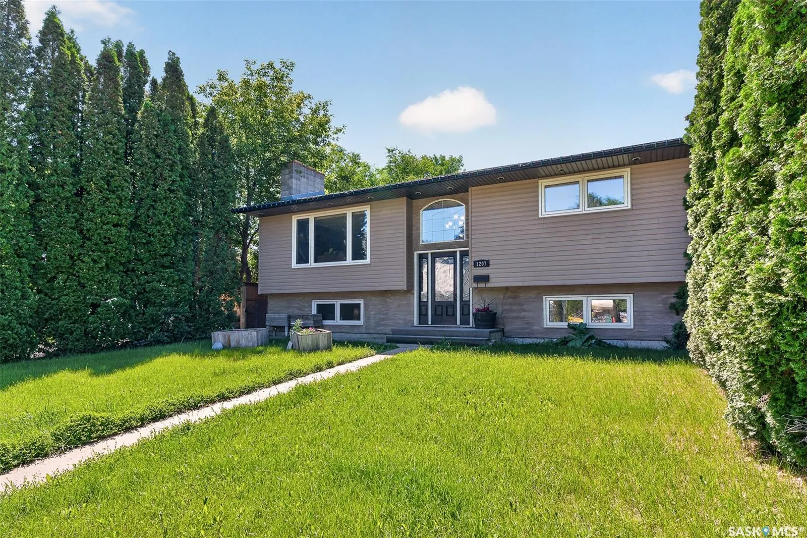 1207 Grandview STREET W