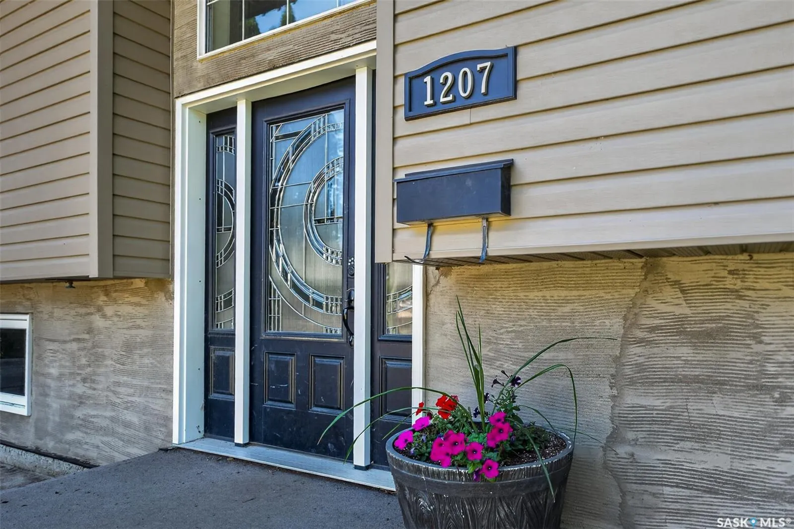 1207 Grandview STREET W