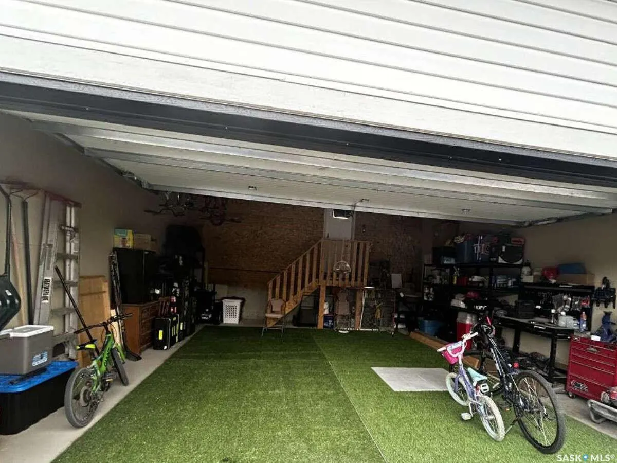 3743 Gee CRESCENT