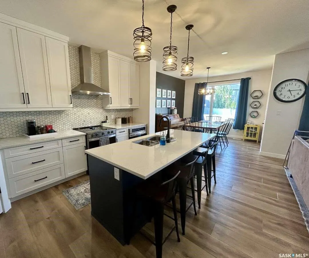 3743 Gee CRESCENT