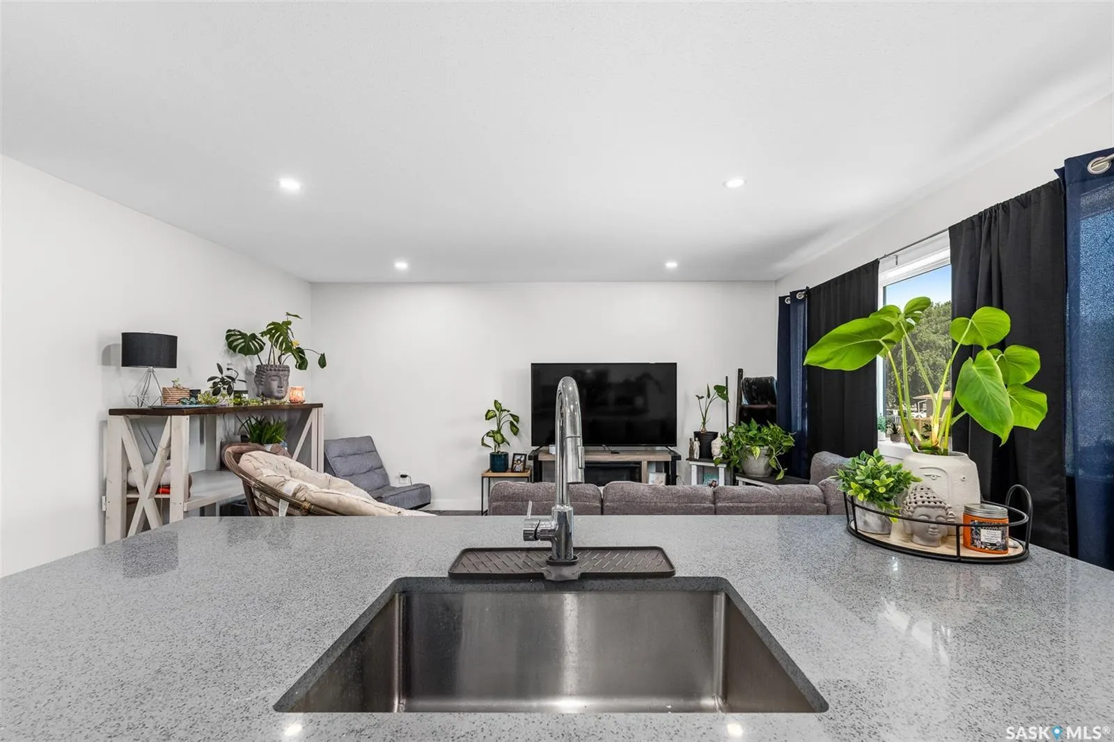424 9th AVENUE W