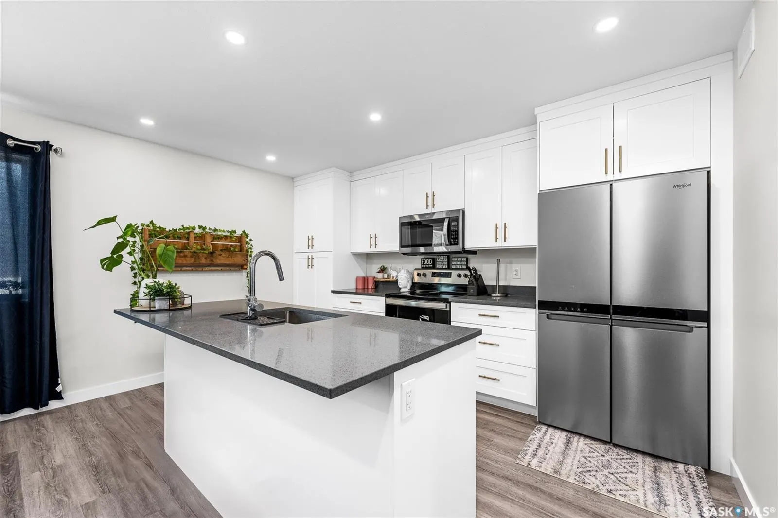 424 9th AVENUE W