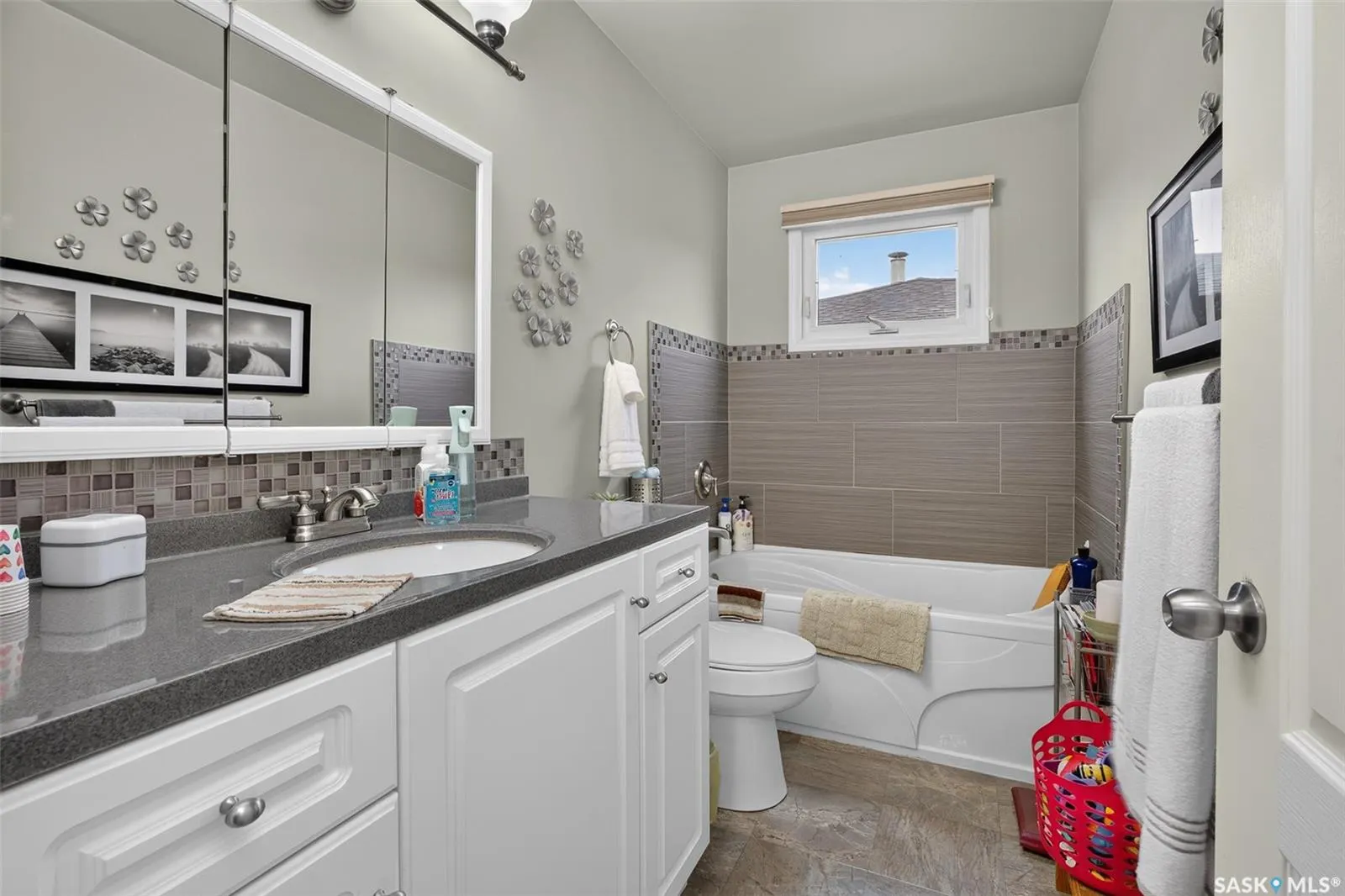 1331 Athabasca STREET W