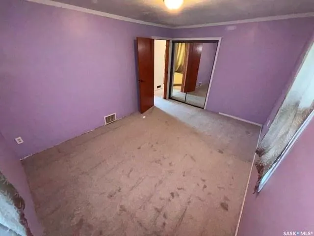 347 Ominica STREET W