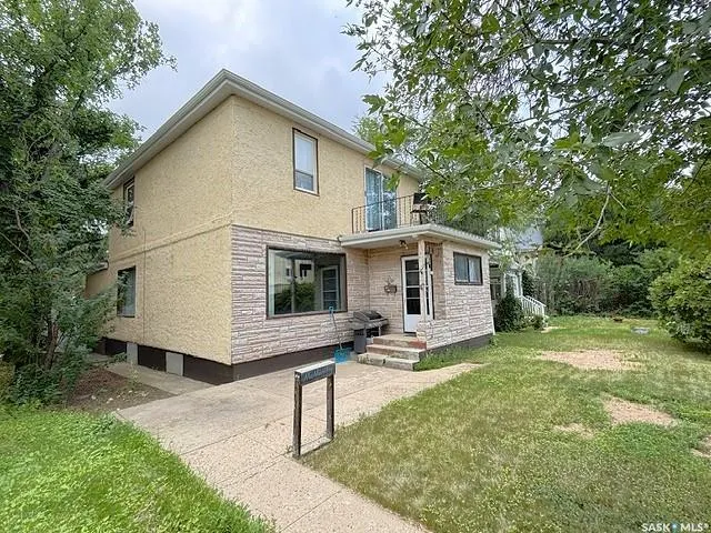 347 Ominica STREET W
