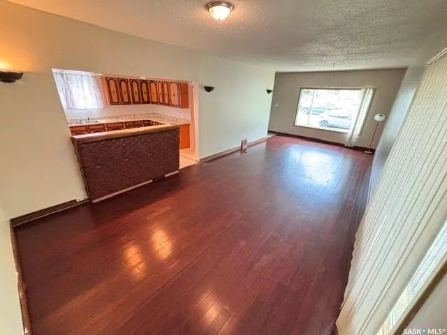 347 Ominica STREET W
