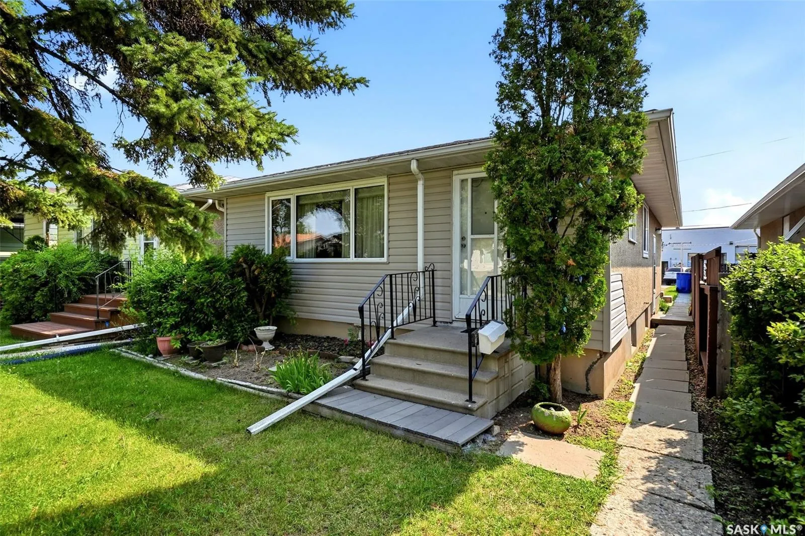 273 Angus STREET