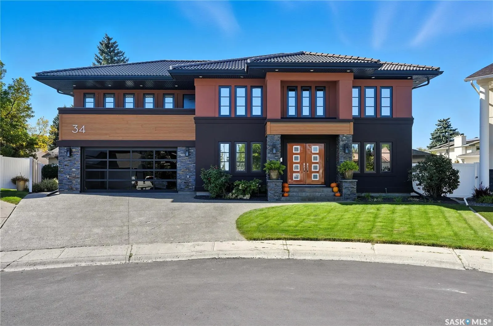34 Leslie PLACE