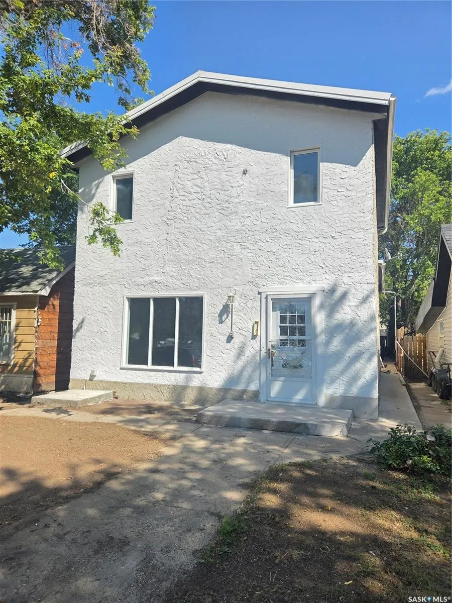 859 Cartier AVENUE