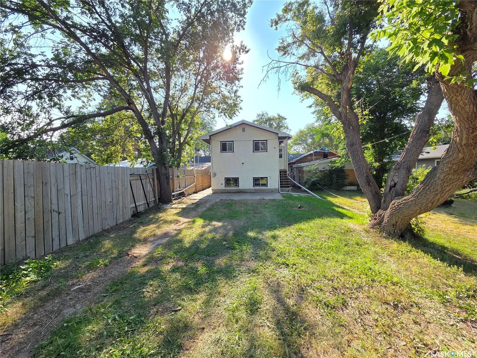 859 Cartier AVENUE