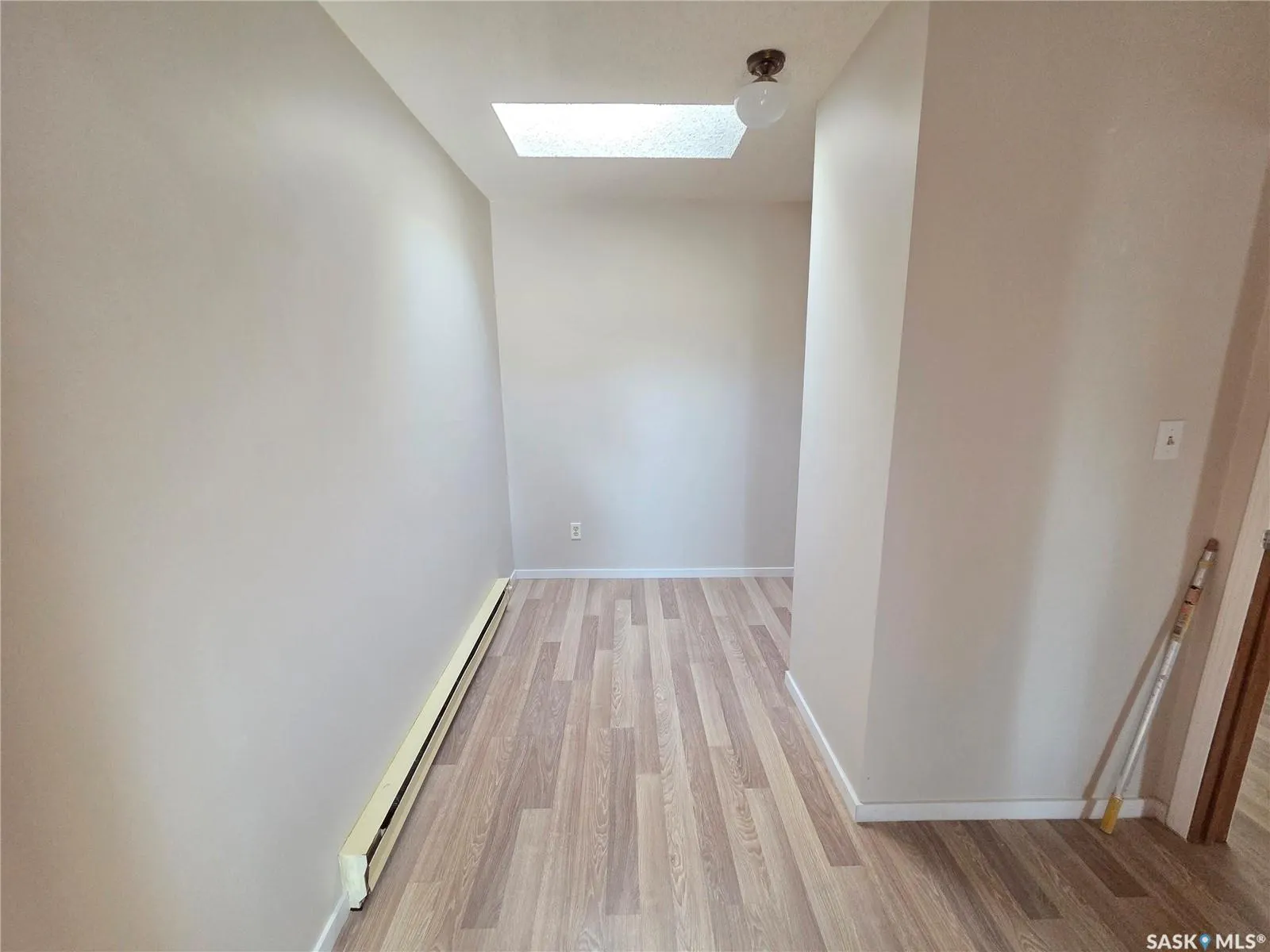 859 Cartier AVENUE