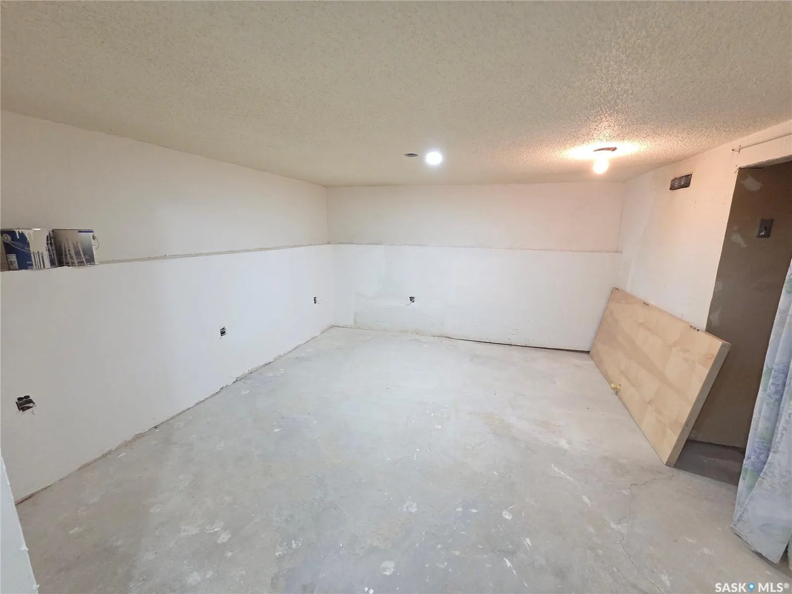 859 Cartier AVENUE