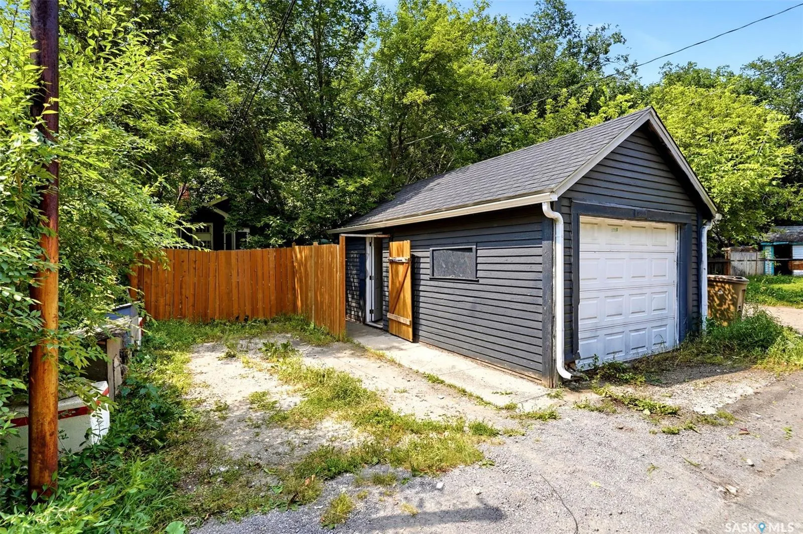1555 Retallack STREET