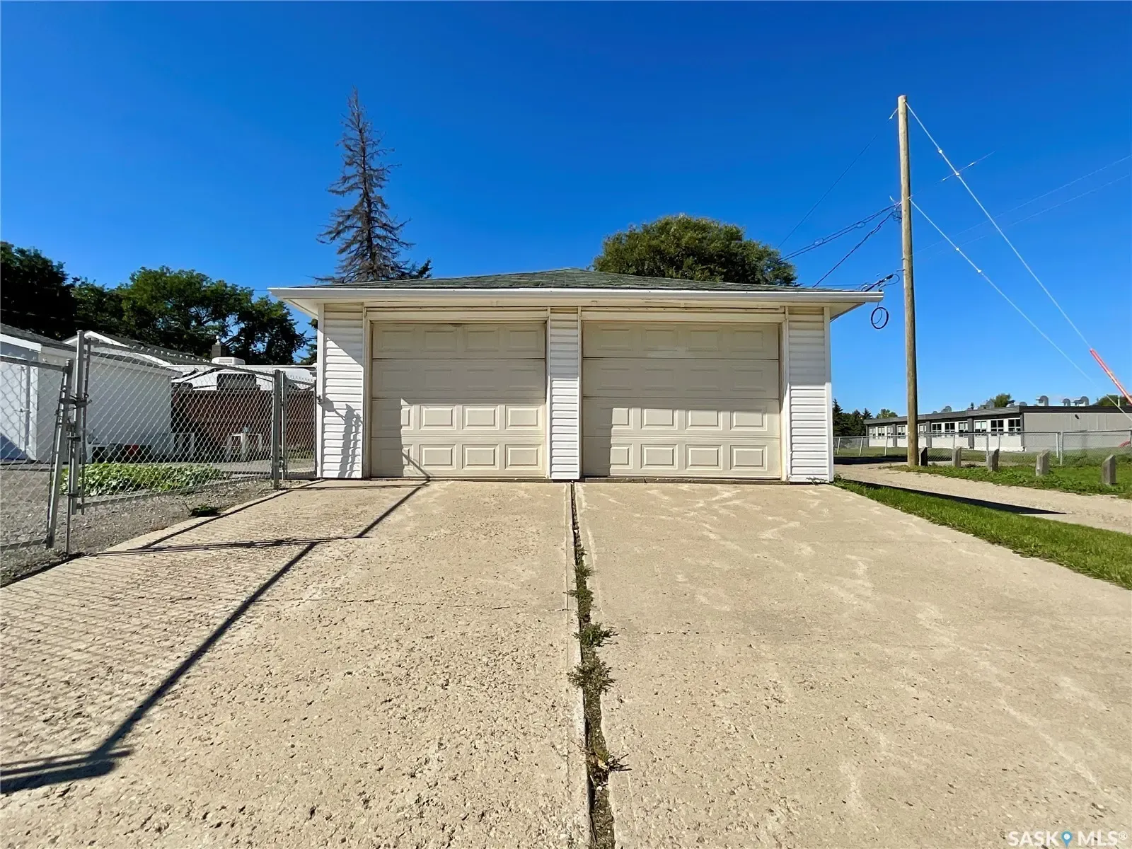 1240 10th AVENUE E