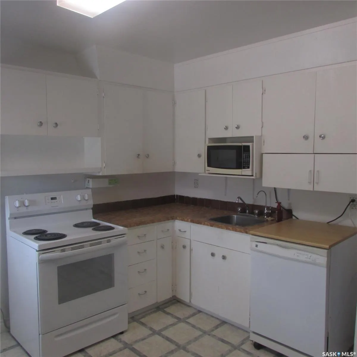 1240 10th AVENUE E