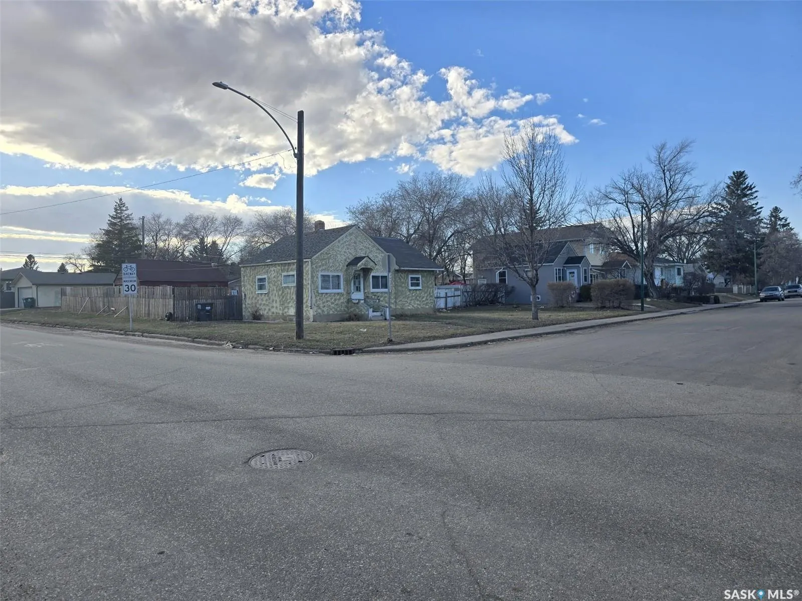 201 R AVENUE N