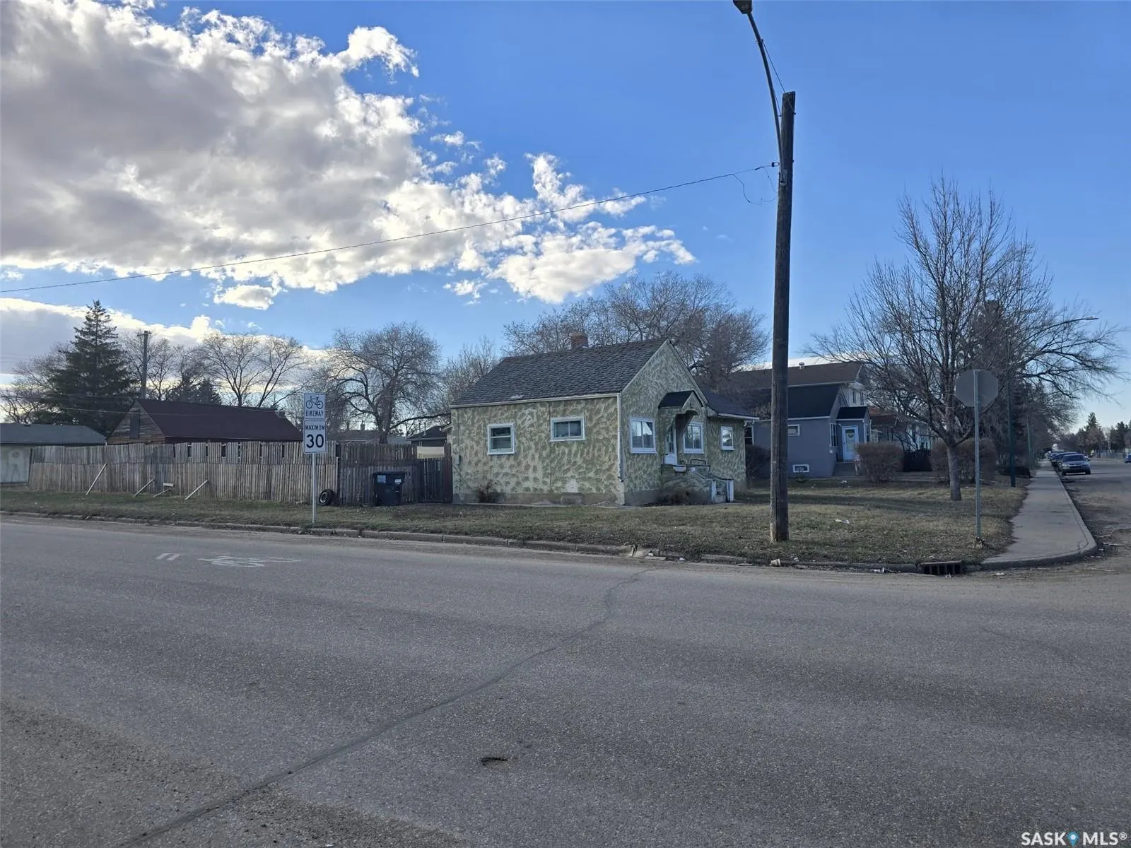 201 R AVENUE N