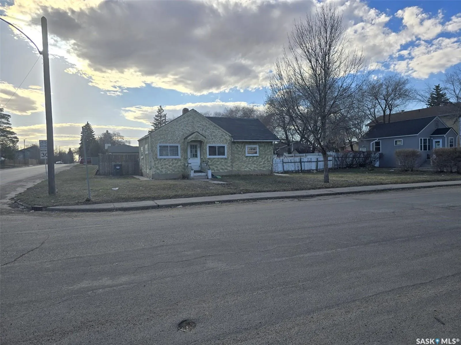 201 R AVENUE N
