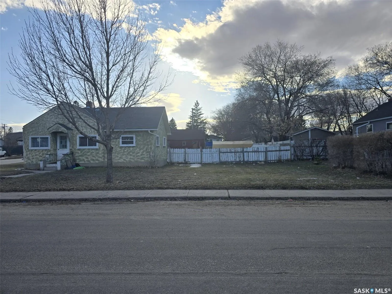 201 R AVENUE N